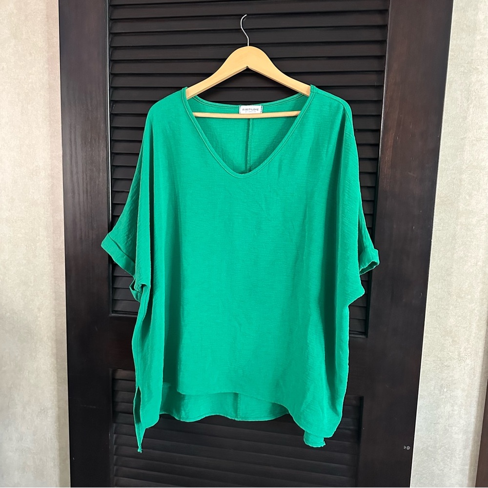 First‎ Love Vibrant Green V-Neck Tunic Top